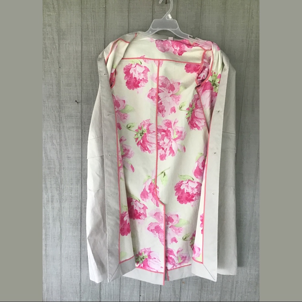 Beautiful Trench Coat - Picture 3 of 4